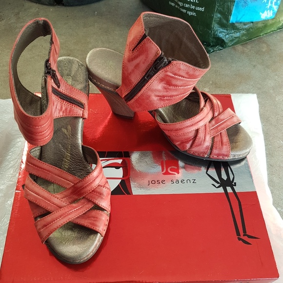 Sandals - Picture 1 of 7